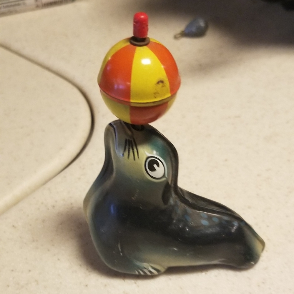 Vintage Lehmann AHA 910 Tin Litho Friction Toy Seal w Ball Western Germany